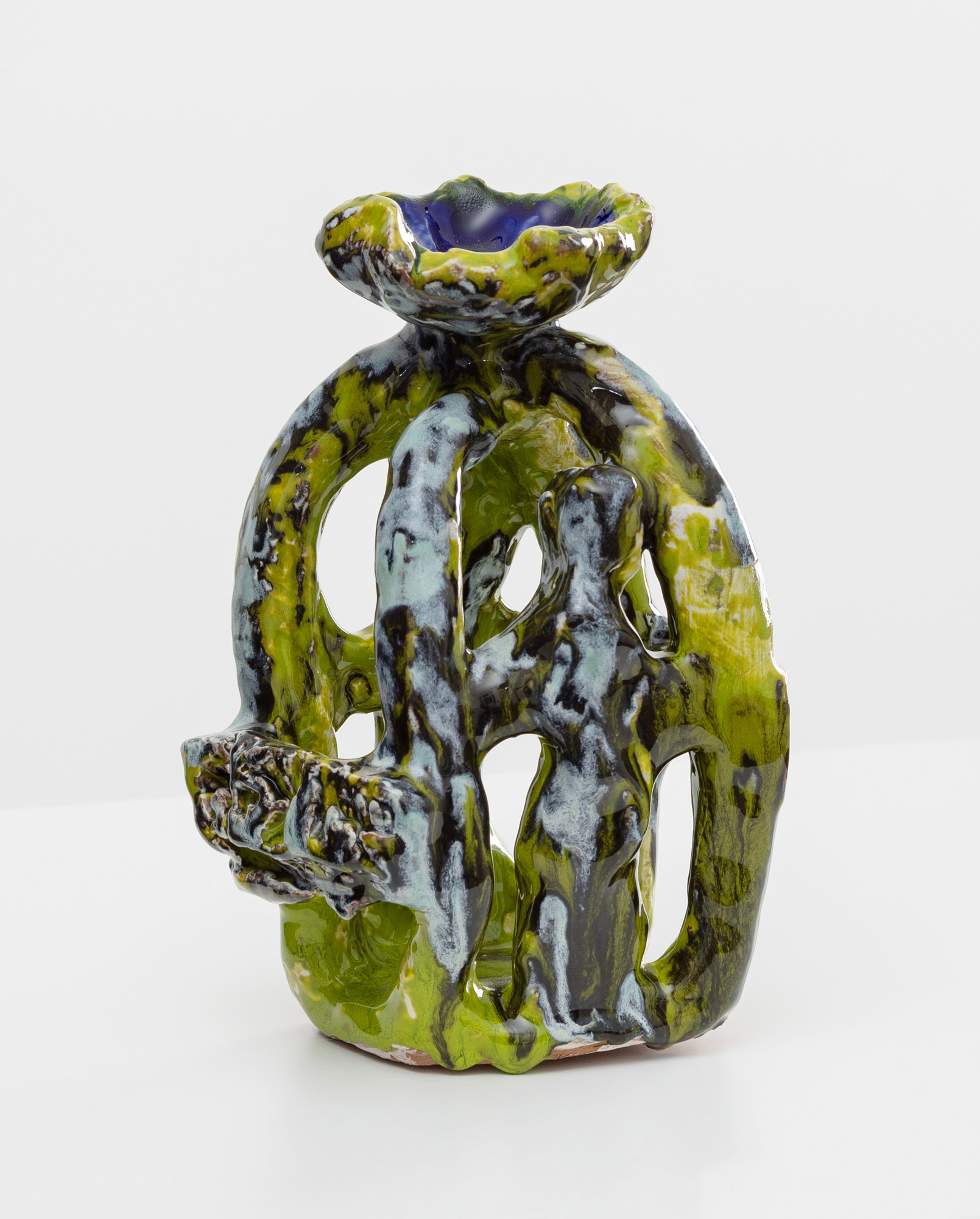 HUMINILOWICZ Vanda_40_Rituális tárgy 4_2024_kerámia_24×18×13 cm