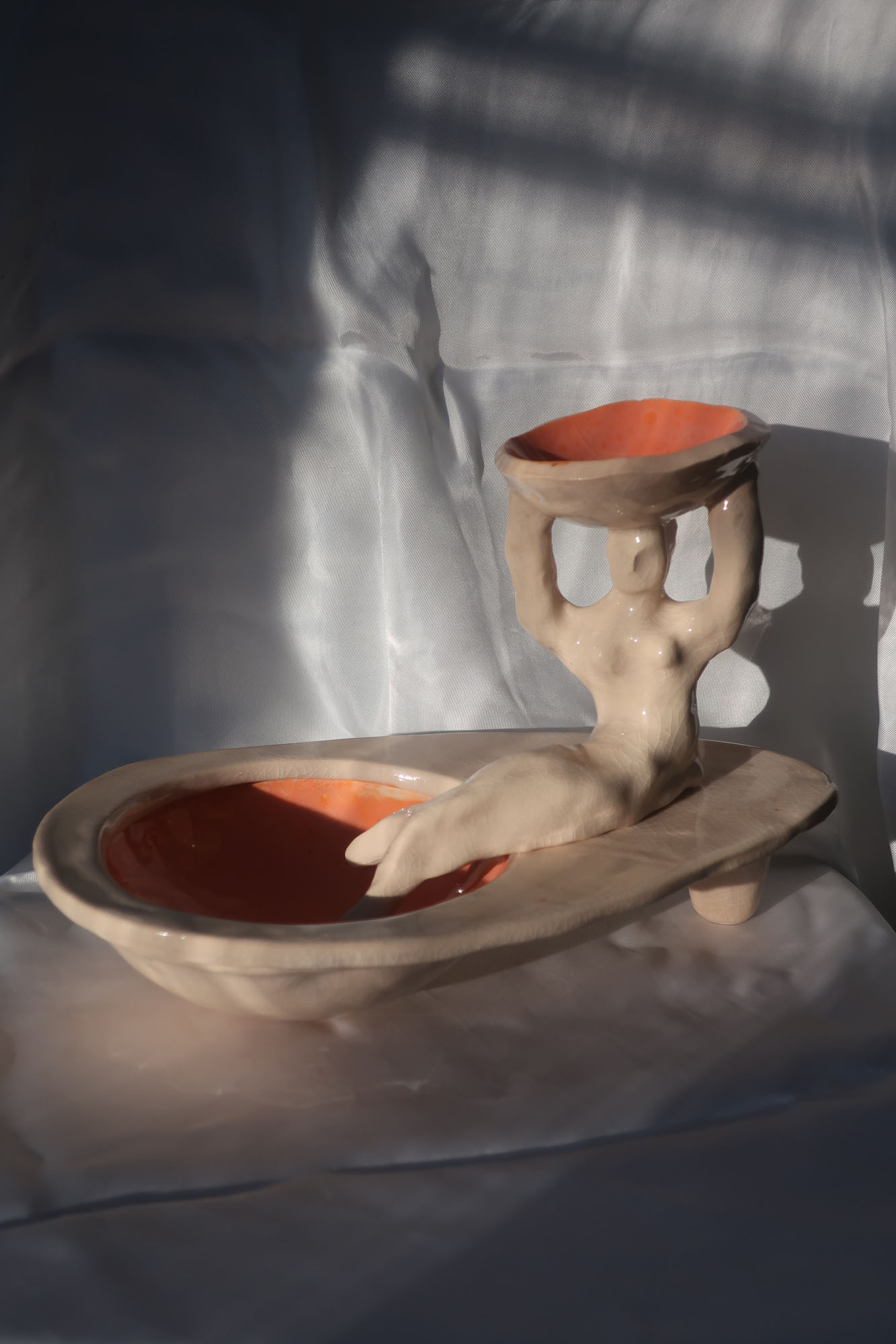 TÁNCOS Anna_27_Sültkrumplis tál_2024_mázas kerámia_19×30×18 cm_2