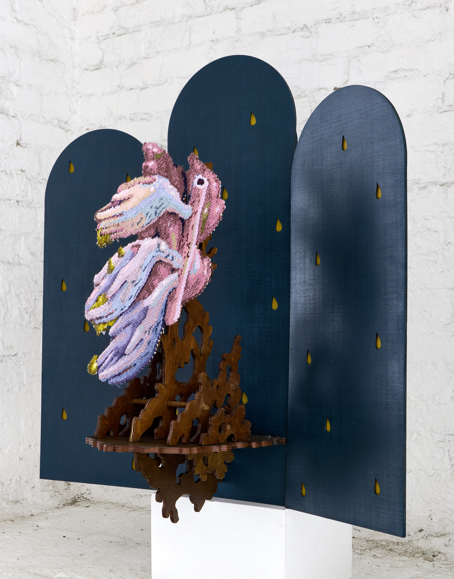 KÁDÁR Emese_3_Distillation of Hope II_2025_kézi szőttes, vegyes technika, rétegelt lemez_90×70 cm_2