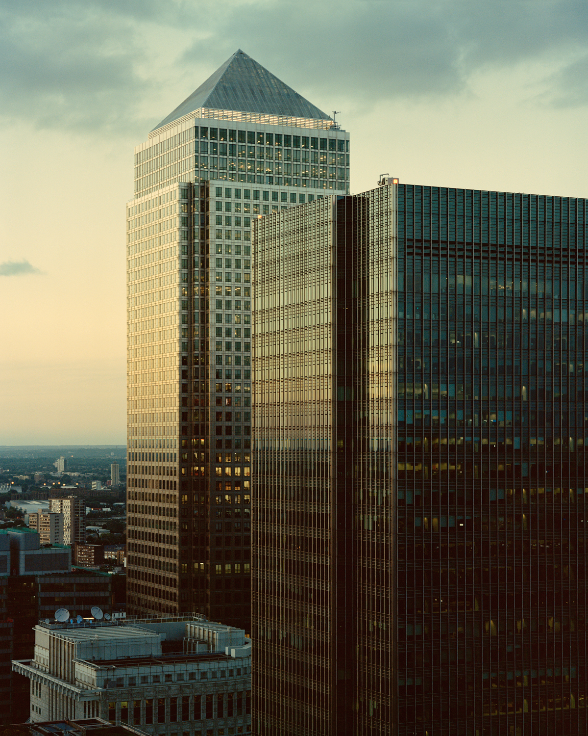 GEIBL Kata_32_There is Nothing New Under the Sun_The Tower_2022_archív pigment nyomat, barit papír_100×80 cm