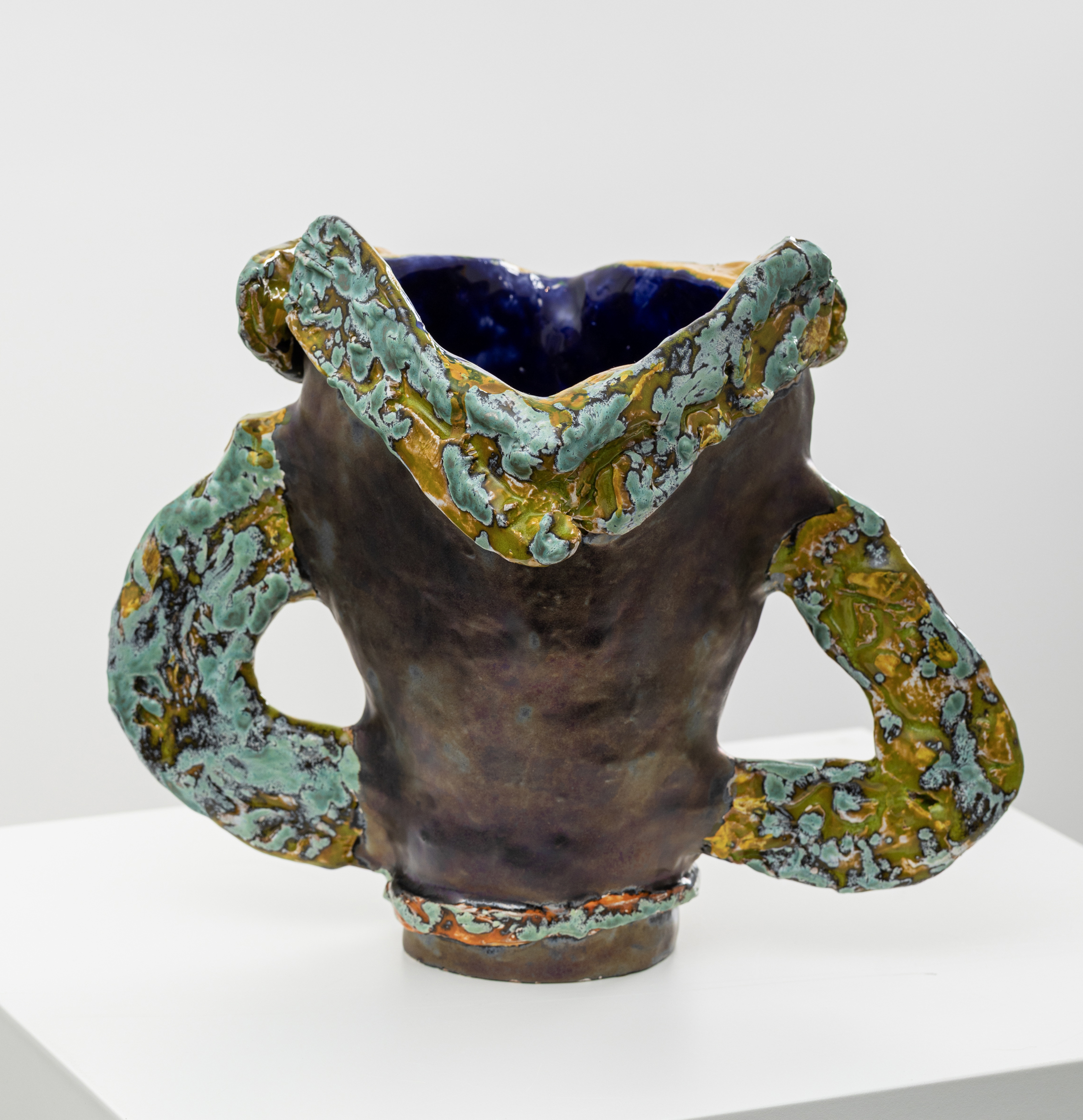 HUMINILOWICZ Vanda_72_Druida amfóra_2025_kerámia_28x35x25 cm_1