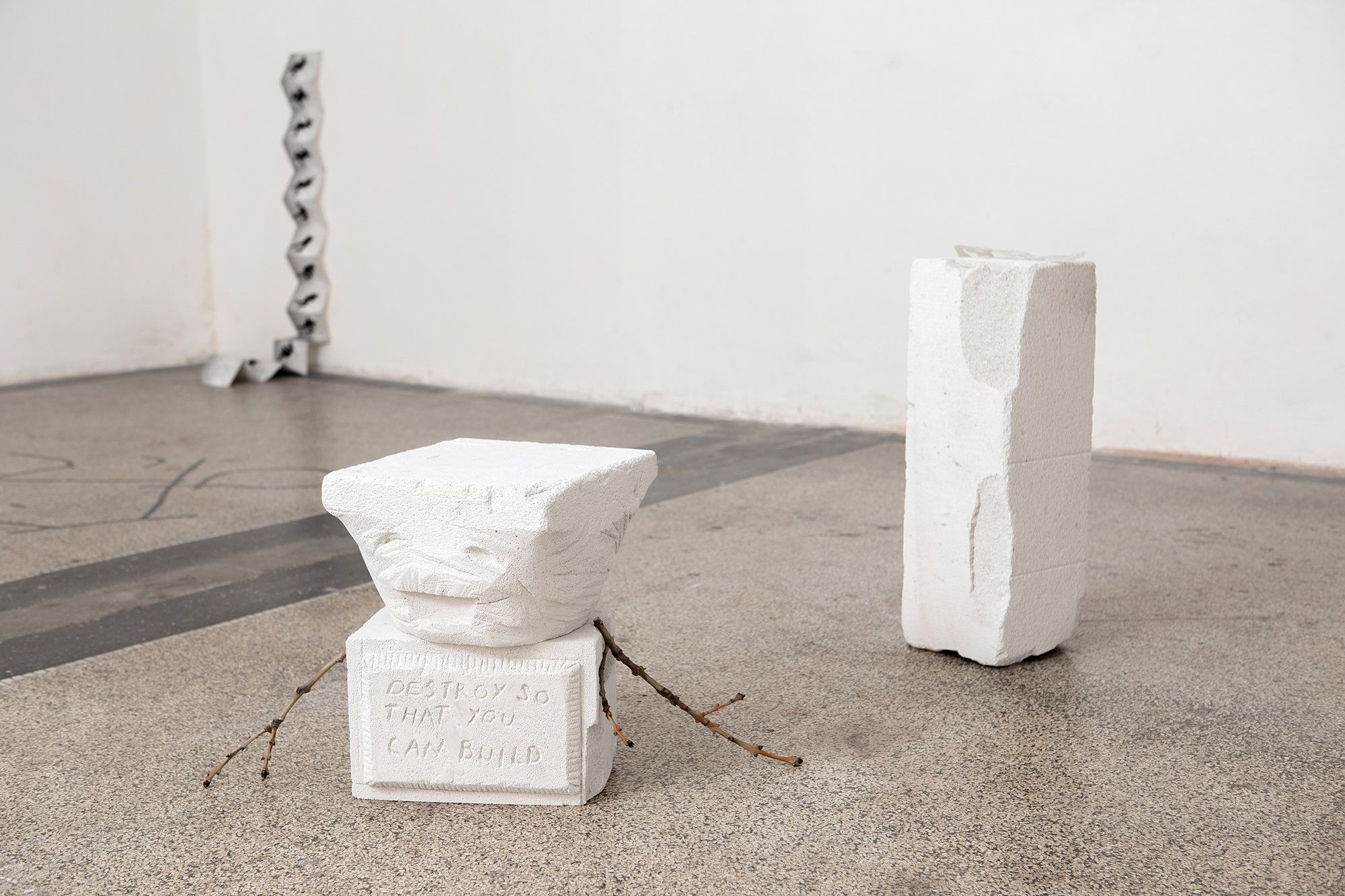 JAUERNIK Zsófia_My Little Pillar_2021_faragott ytong_100×30×30 cm_SMALL WEB